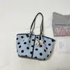 Bolso Casual de Gran Capacidad con Lunares para Mujer 2026 Nuevo Bolso de Hombro Único para el Trabajo Bolso Tote Simple de Moda Bolso Cubo