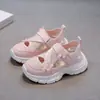 Sandalias para Niños 2025 Verano Nuevas Sandalias Deportivas para Niñas Zapatillas Mary Jane con Flor Marco Antideslizante Zapatos