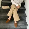 Sapatos baixos estilo retrô britânico para o dia a dia de mulheres, nova coleção 2026, sapatilhas slip-on versáteis com um toque suave de noite