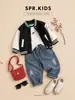 Conjunto de Baseball para Meninos de Três Peças: Conjunto Casual de Jaqueta Color Block para Crianças de Primavera e Outono, Camiseta de Dinossauro e Jeans Rasgado