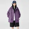 Liquidação: Novos estilos de primavera e outono de jaquetas corta-vento e impermeáveis para homens e mulheres, disponíveis como conjuntos combinando para casais, adequadas para atividades ao ar livre, com capuz e em um estilo workwear moderno.