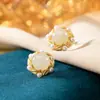 Seis pares de brincos redondos incrustados de jade branco Hotan estilo corte retrô concha pérola d'água banhados a ouro prata de lei 925