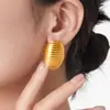 Moda Europeia e Americana Brincos Ovais Listrados Simples Aço Titânio Banhado a Ouro 18K Brincos Retrô Quentes Elegantes para Mulheres