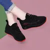 Zapatos Casuales de Mujer Otoño 2026 Suela Suave Versátiles Transpirables Zapatos Deportivos Zapatos Negros de Cocina Zapatos para Mamá Antideslizantes Zapatos de Trabajo