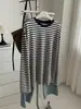 Camiseta listrada monocromática de manga longa para mulheres, estilo casual de outono, top solto estilo coreano ins com caimento de seda gelada e linho