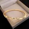 Pulsera de Zirconia Chapada en Oro Real de 18 Quilates con Forma de Nariz de Cerdo, Lujo Ligero y Sensación de Alta Gama, Estilo Francés, Simple y Versátil, Elegante Accesorio para la Mano