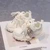 Zapatos para niñas 2026 otoño nuevos de moda geniales zapatos deportivos para niños, moda de diamantes de imitación casual populares zapatos de papá