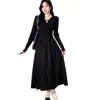 Vestido Elegante de Otoño e Invierno Estilo Commuter Negro con Cuello en V y Pliegues para Mujer, Corte Ajustado, Ceñido a la Cintura, Falda Línea A Larga, Venta al por Mayor Transfronteriza
