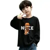 Camiseta casual para crianças mais velhas, top versátil, estilo celebridade da internet da moda, novo modelo primavera/outono, design de desenho animado legal e estiloso, manga longa de algodão puro para meninos