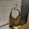Bolsa casual de lunares de alta calidad para mujer 2026 nueva bolsa de mano de gran capacidad versátil para ir al trabajo bolsa de un solo hombro para el antebrazo