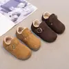 Sapatos Infantis de Algodão 2026 Outono/Inverno Novo Estilo Meninos e Meninas Sapatos Birkenstock Forrados com Lã Sapatos Peludos Sapatos Quentinhos para Bebê