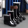 Botas de chuva: antiderrapante, resistente a óleo, resistente ao desgaste, de cano alto, moderno, resistente a odores, à prova d'água, espesso, leve, resistente à água e resistente a manchas, proporcionando calor