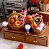 Accesorios de Resina DIY Casa de Muñecas Cesta de Pan Tejida Realista Cesta Miniatura Accesorios de Escena Ob11