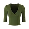 Conjunto de Dos Piezas: Camiseta de Manga Media con Cuello en V Cruzado de Hombro Normal Estilo Chica Picante Puramente Sexy + Falda Lápiz Elegante con Pliegues que se Ajusta a la Cadera con Abertura