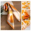 Bufanda Versátil Floral Naranja de Gama Alta para Mujer Bufanda Cuadrada Pequeña de Seda de Morera Bufanda Decorativa para Camisa de Primavera y Otoño