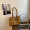 Bolso de Mano Tejido Nuevo 2026 para Mujer, Bolso de Hombro de Moda para Viajes Diarios con Colgante de Oso Lindo, Versátil y de Gran Capacidad