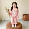 Conjunto de sudadera de primavera súper lindo para niñas, conjunto de dos piezas adorable de dibujos animados para bebé con lazo, conjunto elegante para principios de otoño para niños