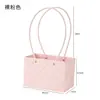 Bolsa de mano impermeable a cuadros tipo macarrón al por mayor del fabricante, caja de flores para llevar a mano con ramo de flores, materiales de embalaje DIY para salón
