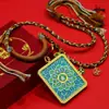 Tíbet-Estilo Finamente Elaborado Pintado en Oro Rueda de Mantras Mandala Flor de Loto Ocho Tesoros Auspiciosos Torre de Buda Buda Amorfo Colgante de Collar de Cuerda Estilo Tíbet