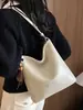 El nuevo bolso cubo de Shuai Mi es un bolso de mujer de gran capacidad, sencillo y casual para ir al trabajo, con un estilo coreano de lujo ligero y un diseño inspirado en Instagram, adecuado para llevar al hombro o cruzado.
