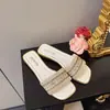 Sandalias Pequeñas Tejidas Planas Estilo Francés para Mujer, Adecuadas para Uso en Exteriores, Nuevas Sandalias de Playa Deslizables de Suela Suave Verano 2026