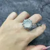 Anillo de Calcedonia Violeta con Incrustaciones de Artesanía Fina Chapado en Plata Ágata Nueve Fuegos Violetas Cabujón Anillo Nuevo Estilo Chino