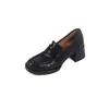 Dos tipos de mocasines de oveja estilo británico para el día a día, zapatos de cuero pequeños de tacón alto grueso para otoño 2026, zapatos de cuero genuino de punta redonda con corte profundo