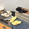 Chanclas de Tira Cruzada Tejida con Punta Abierta para Mujer, Sandalias Planas Cómodas de Playa de Moda Verano 2026