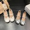 Sapatos de Salto Grosso com Laço Doce Decote Baixo Femininos 2026 Novo Estilo Fashion Versátil com Saias Mary Janes Sapatos Pequenos de Couro