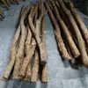 Suministrado Directamente por el Fabricante, Troncos de Madera Huangniu, Madera Dura Natural, Diversas Especificaciones de Madera para Jaulas de Pájaros, Materiales de Decoración para Jardinería, Longitud 2-3m Metros