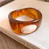 Pulsera redonda abierta de resina de borde ancho europea y americana, inspirada en la dopamina, fresca y versátil, joyería de nicho de alta gama para mujer