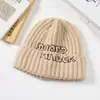 Chapéu de Lã Tricotado Bordado com Letra em Inglês para Mulheres Estilo Coreano Chapéu Feminino Fashionável e Versátil Chapéu com Retalhos de Letras em Inglês para Mulheres Estilo Japonês