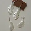 Pendientes de Pluma de Perla con Cuentas de Fritillaria Artificial Transfronterizos Nueva Atmósfera Super Hada Pendientes de Gama Alta Exquisitos de Nicho para Mujeres