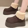 Botas de nieve de gamuza a la moda para mujer, nuevo estilo invierno 2026, con forro de felpa, suela engrosada y un diseño de punta en forma de mango, que se asemeja a zapatos de algodón estilo Birkenstock