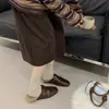 2026 Nuevo Modelo Slip-On Zapatos Retro Peludos de Felpa Estilo Británico Suela Plana Otoño Invierno Versátiles Zapatillas de Punta Cerrada con Suela Gruesa para Mujer