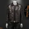 Jaqueta de couro masculina para outono e inverno, novo estilo com gola de lapela, jaqueta de couro biker casual da moda, versão coreana slim-fit para homens