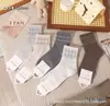 Calcetines de Longitud Media Kaisen Otoño e Invierno Nuevos para Mujer Estilo Coreano Rayas Verticales Gris Moda Retro Versátiles Calcetines Holgados