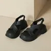 Sandálias de Sola Grossa para Mulheres 2026 Verão Novo Estilo Tiras Cruzadas Sola Plataforma Sandálias Casuais para Exterior Sandálias Romanas de Praia Femininas