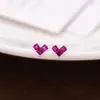 Pendientes Cuadrados de Corazón con Incrustaciones de Corindón Rojo en Plata de Ley S925 para Mujer Pendientes Geométricos Pequeños Simples de Moda Versátiles Europeos y Americanos