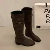 Botas de Montar Caídas de Gamuza Color Caqui con Tacón Grueso para Mujer, Nuevas Botas Largas Adelgazantes Otoño e Invierno 2025