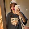 Camiseta de manga corta con cuello de algodón y estampado de oso de dibujos animados para mujer, nueva camiseta de verano holgada de largo medio que combina con todo, estilo informal.
