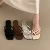 Chanclas de playa de verano de suela plana, nuevo estilo 2026, con punta cuadrada, sandalias cruzadas para mujer de estilo francés para exteriores