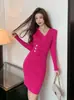Design Estilo Francês, Ajuste ao Corpo, Saia Elegante que Molda o Quadril, Novo Estilo Outono e Inverno 2026, Cintura Marcada, Vestido de Tricô Emagrecedor para Mulheres