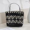Bolsa artesanal tecida em contraste preto e branco, grande capacidade, cesta de plástico trançado para vegetais, bolsa de mão portátil versátil para o dia a dia
