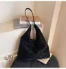 Bolso de gran capacidad con textura, moda retro simple de otoño, nuevo bolso tote de otoño e invierno, bolso de mujer de moda 2026