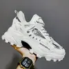 Zapatos de papá para hombre ins zapatos de moda 2026 Otoño nuevo estilo suela gruesa para aumentar altura estilo coreano ropa casual zapatos deportivos luminosos para hombre