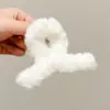 Pinza de garra de felpa para otoño e invierno, estilo elegante, para cabello fino en la nuca, pinza para el cabello de tamaño mediano para mujer, accesorio para el cabello tipo pinza de tiburón