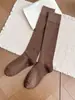 Meias femininas longas, coleção outono/inverno, meias marrons até a panturrilha, meias de compressão para um efeito modelador, cor café, algodão puro, meias de cano alto para o outono