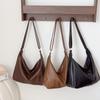 Bolso de Hombro de PU Suave para Mujer 2023 Otoño e Invierno Nuevo Bolso de Mujer Versátil Simple Retro Elegante Bolso Cruzado Estilo Coreano