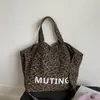 Bolsa Tote de Lona Estampa Leopardo para Mulheres, Bolsa de Mão Fashionável Casual de Grande Capacidade, Bolsa de Ombro Único Transversal Estilo Coreano
